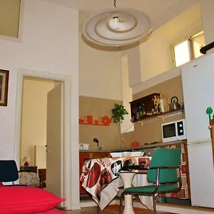 2* Oda ve Kahvaltı House